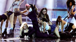 Image for Reneé Rapp Gets Sexy at the AMAs With Live Debut of &#8216;Leave Me Alone&#8217;