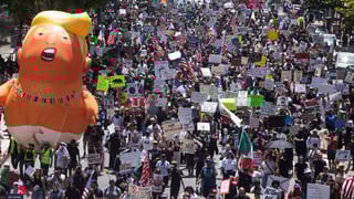 Image for Thousands of &#8216;No Kings&#8217; Protests Held Against Trump&#8217;s &#8216;Militarized Birthday Party&#8217;