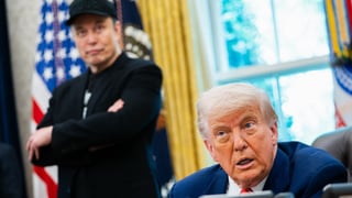 Image for Trump Says He&#8217;s &#8216;Totally&#8217; Focused on Policy … While Calling Reporters to Bash Musk