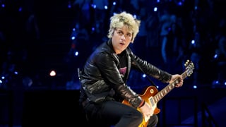 Image for Green Day Fan Invited On Stage to Play &#8216;Good Riddance,&#8217; Plays &#8216;Wonderwall&#8217; Instead