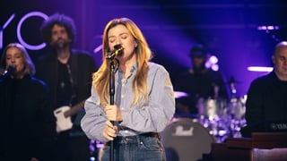Image for Kelly Clarkson Postpones Las Vegas Residency Hours Before Opening Night