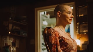 Image for Some Weirdos Think Emma Stone Is an Alien in &#8216;Bugonia&#8217; Trailer