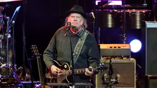 Image for Neil Young Quits Facebook Over Meta&#8217;s &#8216;Unconscionable&#8217; Use of Chatbots With Children