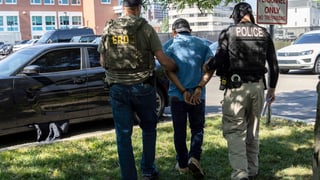 Image for Trump Is Hiring ICE Agents to Arrest Immigrants Coast to Coast, Border to Border