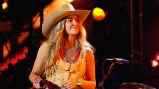 Image for Lainey Wilson on Hosting the CMAs: &#8216;Let Me Make Fun of Luke Combs, Please&#8217;