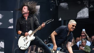 Image for Foo Fighters Honour Injured Pat Smear at L.A. Gig With &#8216;My Hero&#8217;