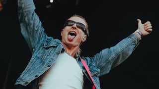 Image for ‘Bucket List Business’: Wolf Alice&#8217;s Theo Ellis Talks Laneway, December Shows, and Falling in Love With Australia