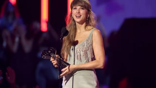 Image for Taylor Swift Nabs Artist of the Year at iHeartRadio Music Awards: &#8216;Nurture Your Hobby&#8217;
