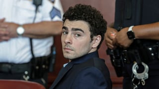 Image for Luigi Mangione Suddenly Withdraws Psychiatric Defense in UnitedHealthcare CEO Murder Trial