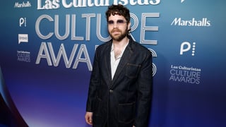Image for Ben Platt Serenades Lisa Kudrow With Melodramatic &#8216;Smelly Cat&#8217; at Culture Awards