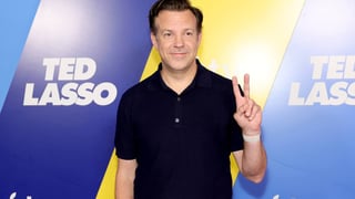 Image for Jason Sudeikis Joins Mumford and Sons Onstage to Sing &#8216;Ted Lasso&#8217; Theme Song