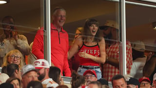 Image for Taylor Swift Celebrates Travis Kelce&#8217;s First Touchdown of the Season: &#8216;That&#8217;s My Husband!&#8217;