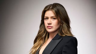Image for Kelly Clarkson Responds to Brooklyn Store After They Refute Her Bad Shopping Experience