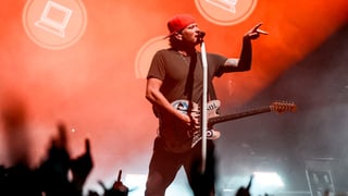 Image for &#8216;You&#8217;ve Lost The Plot&#8217;: Sarah Michelle Gellar Says New TV Show With Tom DeLonge is &#8216;Incredible&#8217;