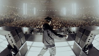 Image for Dom Dolla Breaks Lollapalooza Records After Private Jet Rescue