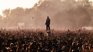 Image for Oasis Fans Get Creative to Belt Out Classics at Sold-Out Manchester Gig