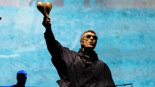 Image for Oasis Brings Britpop and Bromance to Triumphant New Jersey Stadium Show