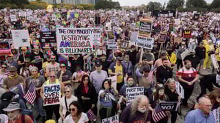 Image for Jimmy Kimmel, Robert De Niro, Glenn Close and More Speak Out in Support of No Kings Protests: ‘We’re Rising Up Again’
