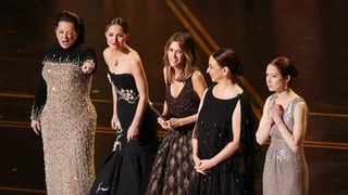 Image for ‘Bridesmaids’ Reunion: Kristen Wiig, Melissa McCarthy and Co. Make Oscars Laugh by Reading Fake Notes From Nominees