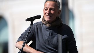 Image for Bruce Springsteen Performs ‘Streets of Minneapolis’ at No Kings Rally in St. Paul: ‘Your Strength and Commitment Told Us This Is Still America’