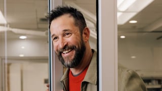 Image for Noah Wyle on Negotiating With HBO Over ‘The Pitt’ ICE Storyline, Season 3’s Time Jump and Why Paramount Buying Warner Bros. Is ‘Not Good for Labor’