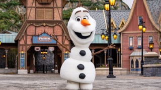 Image for Video of ‘Frozen’ Olaf Robot Collapsing at Disneyland Paris Goes Viral