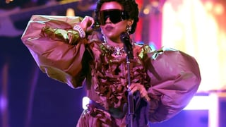 Image for Lauryn Hill Receives All-Star Tribute From Queen Latifah, SZA, Doechii, Doja Cat, Nas and More at BET Awards 2026