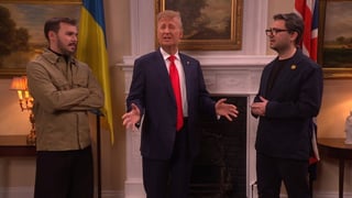 Image for James Austin Johnson’s Trump Stops by ‘SNL U.K.’ for Meeting With Burnham and Zelenskyy: ‘You Don’t Have One Guy Who Can Play Trump?’