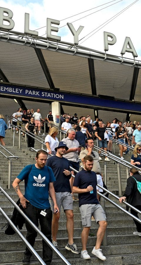 Image for Oasis Fan Dies After Fall at Band's Wembley Stadium Concert