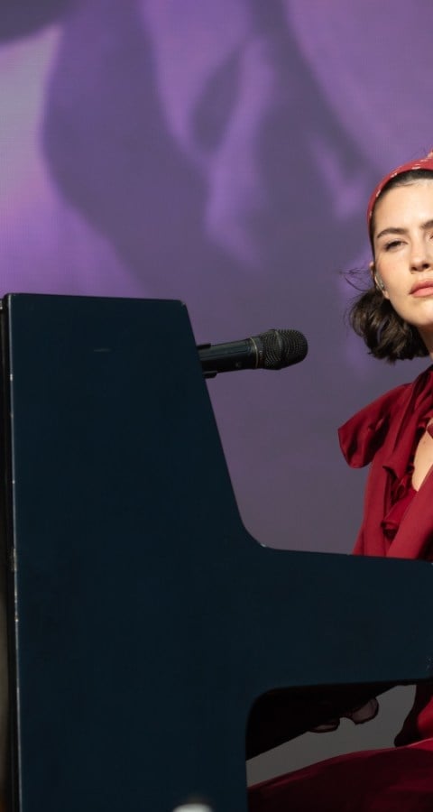 Image for Gracie Abrams Slams Donald Trump's 'Poisonous & Vile Narcissism' After Rob Reiner's Death